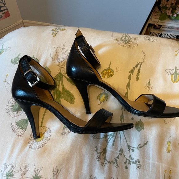 Size 8 strappy leather heels! - Picture 3 of 4